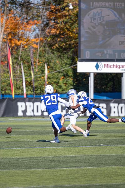 Lawrence Tech Football vs Saint Francis, football photo 8